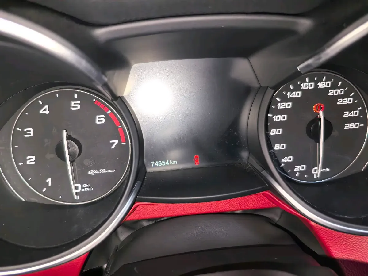 2017 Jaguar XE 2.0T 240HP L4 8AT,autocango,china used car exporter,china ev exporter,chinese used car exporter,chinese used ev exporter