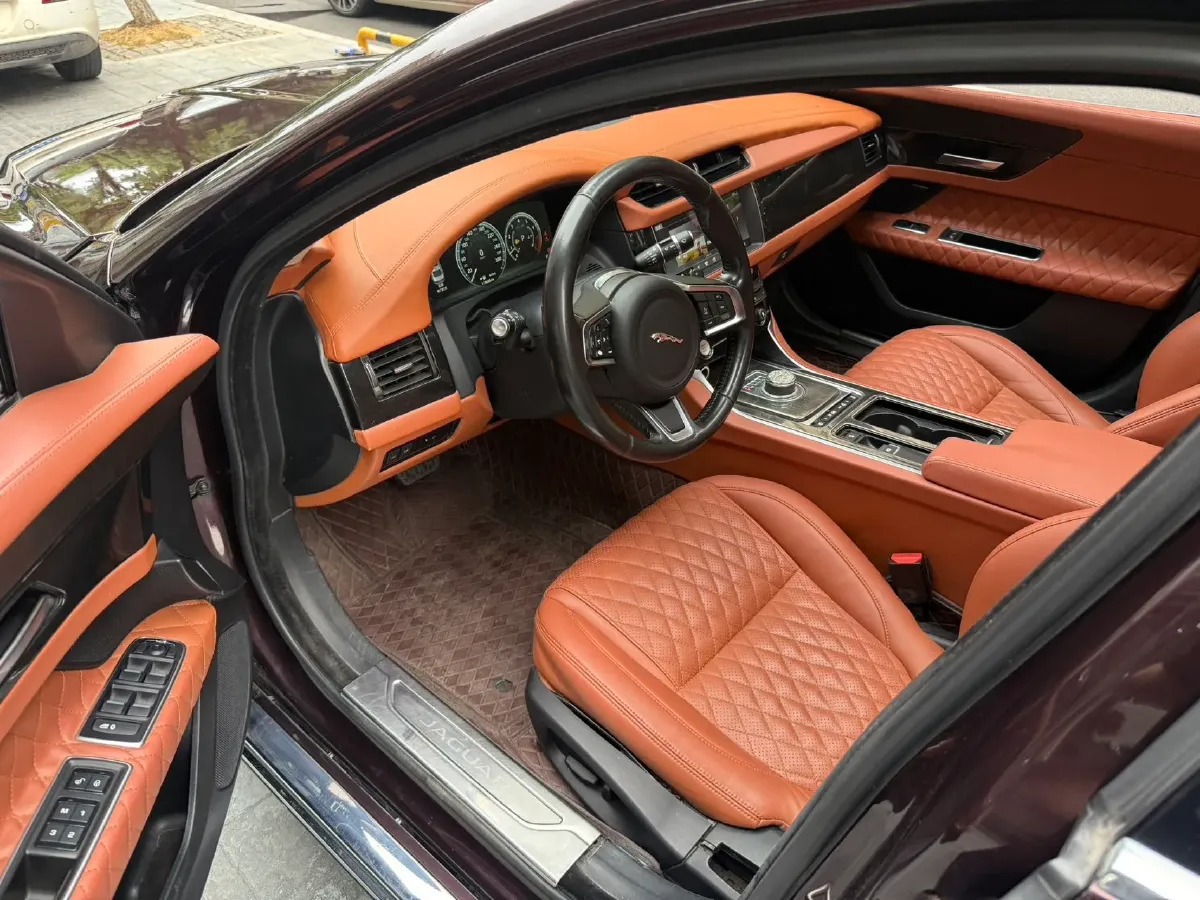 2018 Jaguar XF 2.0T 250HP L4 8AT,autocango,china used car exporter,china ev exporter,chinese used car exporter,chinese used ev exporter