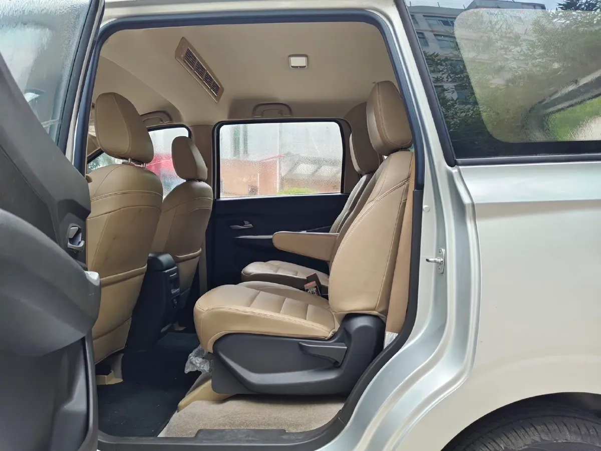 2019 WuLing HongGuang 1.5L 99HP L4 6MT,autocango,china used car exporter,china ev exporter,chinese used car exporter,chinese used ev exporter