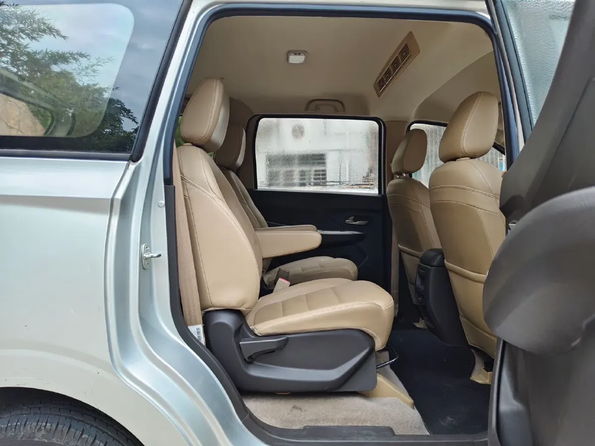 2019 WuLing HongGuang 1.5L 99HP L4 6MT,autocango,china used car exporter,china ev exporter,chinese used car exporter,chinese used ev exporter