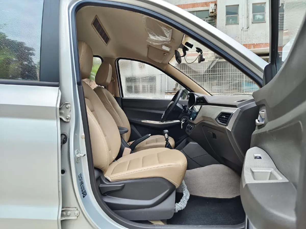 2019 WuLing HongGuang 1.5L 99HP L4 6MT,autocango,china used car exporter,china ev exporter,chinese used car exporter,chinese used ev exporter