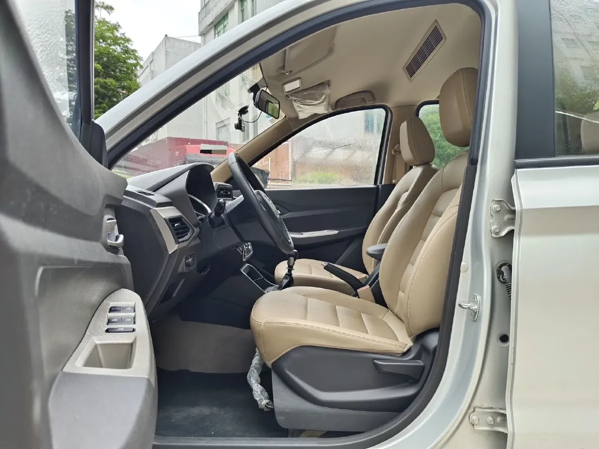 2019 WuLing HongGuang 1.5L 99HP L4 6MT,autocango,china used car exporter,china ev exporter,chinese used car exporter,chinese used ev exporter