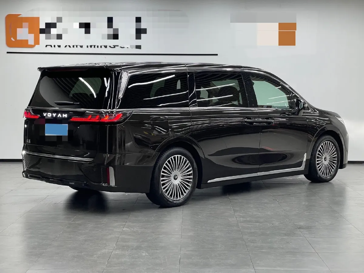 2025 Voyah Dream 1.5T 150HP L4 PHEV 41.7KWH,autocango,china used car exporter,china ev exporter,chinese used car exporter,chinese used ev exporter
