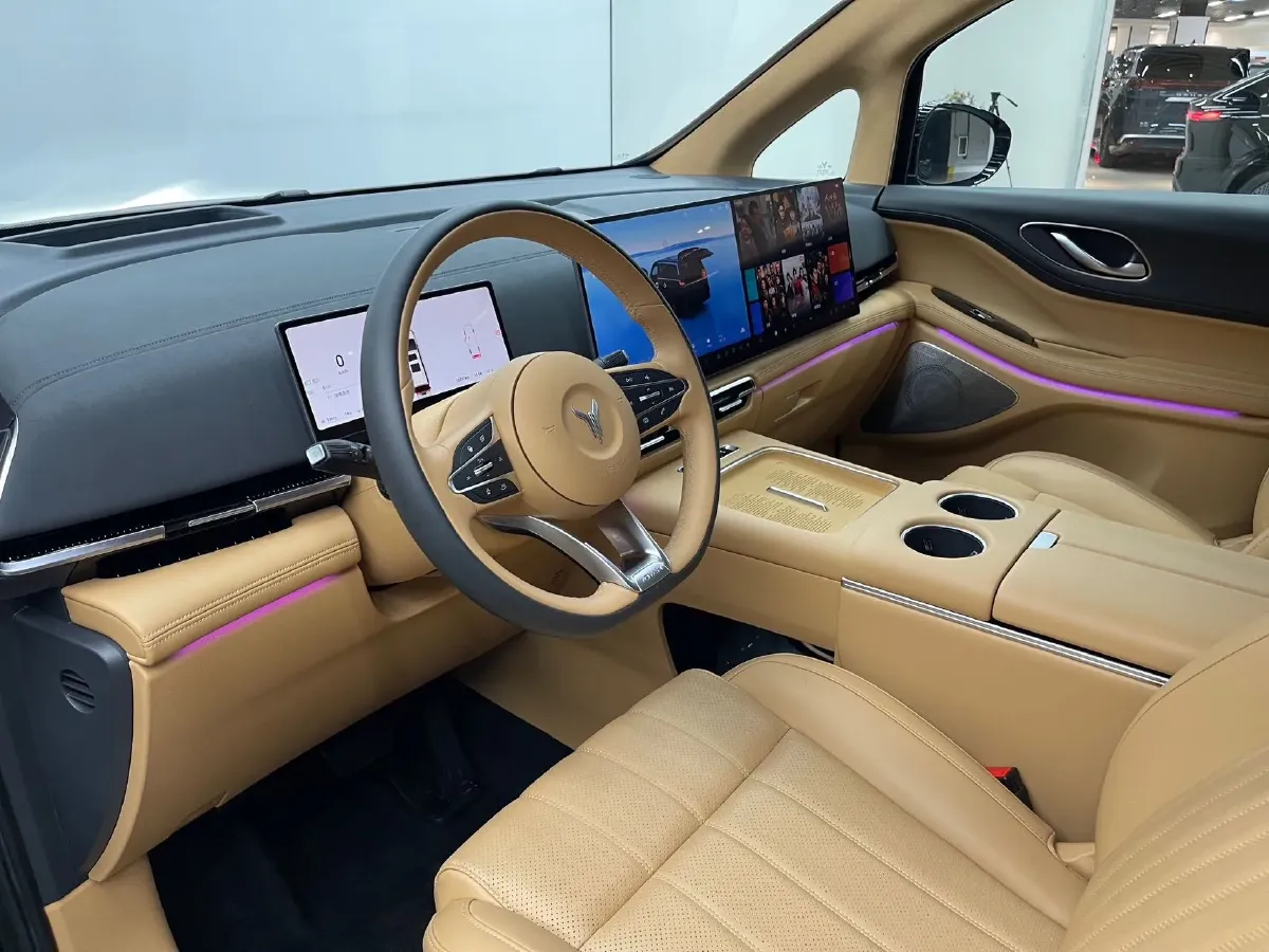 2025 Voyah Dream 1.5T 150HP L4 PHEV 41.7KWH,autocango,china used car exporter,china ev exporter,chinese used car exporter,chinese used ev exporter