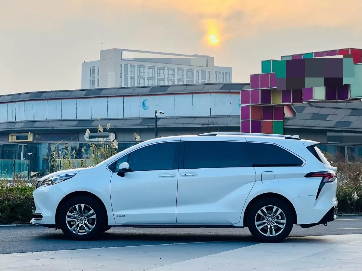 2023 Toyota Sienna 2.5L 189HP L4 E-CVT Hybrid,autocango,china used car exporter,china ev exporter,chinese used car exporter,chinese used ev exporter