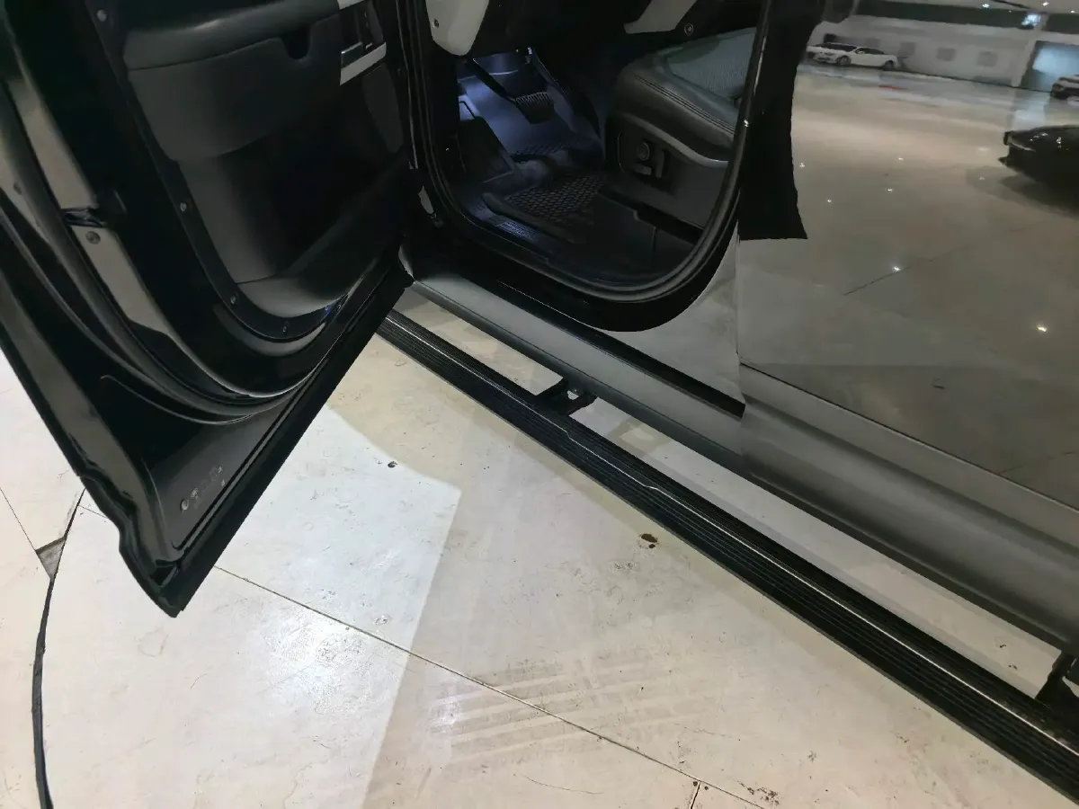 2024 Land Rover Defender 3.0T 400HP L6 8AT,autocango,china used car exporter,china ev exporter,chinese used car exporter,chinese used ev exporter