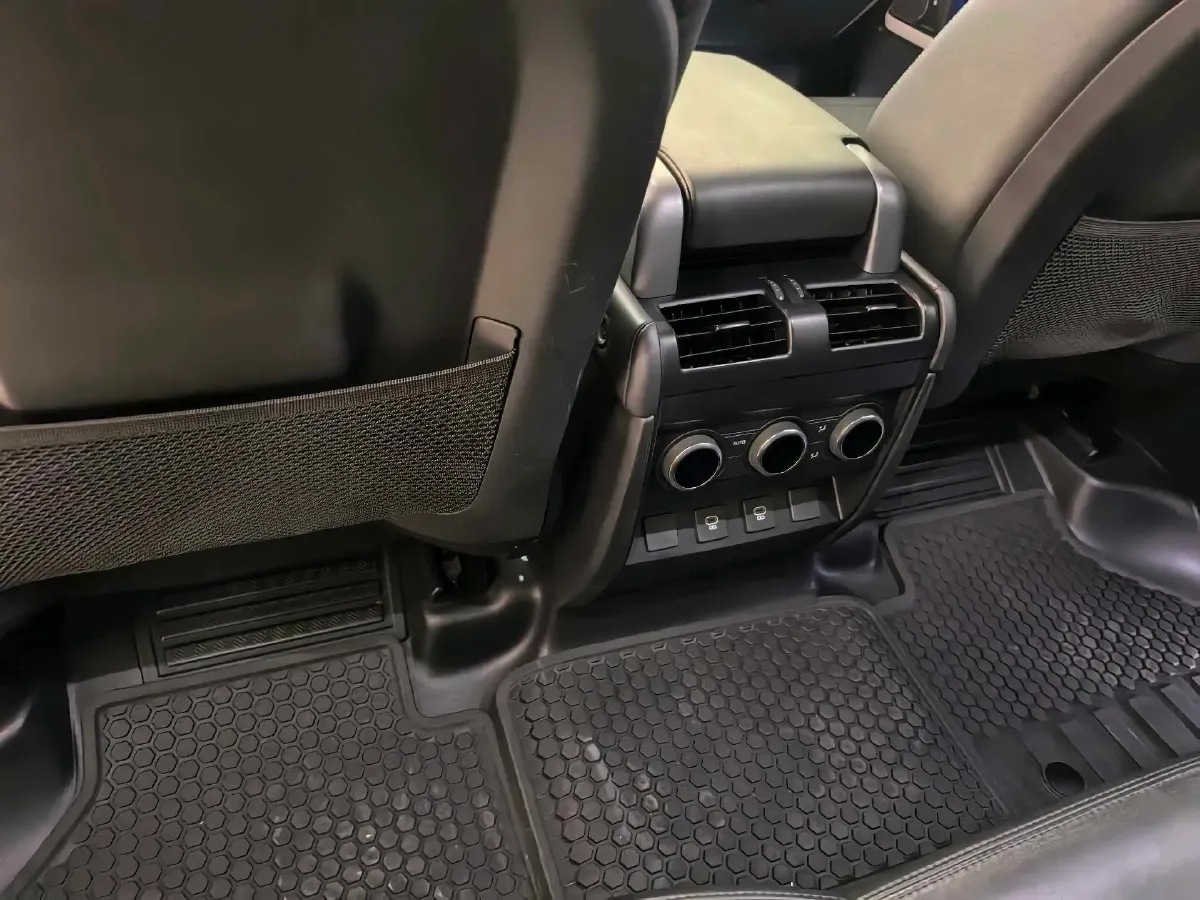 2024 Land Rover Defender 3.0T 400HP L6 8AT,autocango,china used car exporter,china ev exporter,chinese used car exporter,chinese used ev exporter