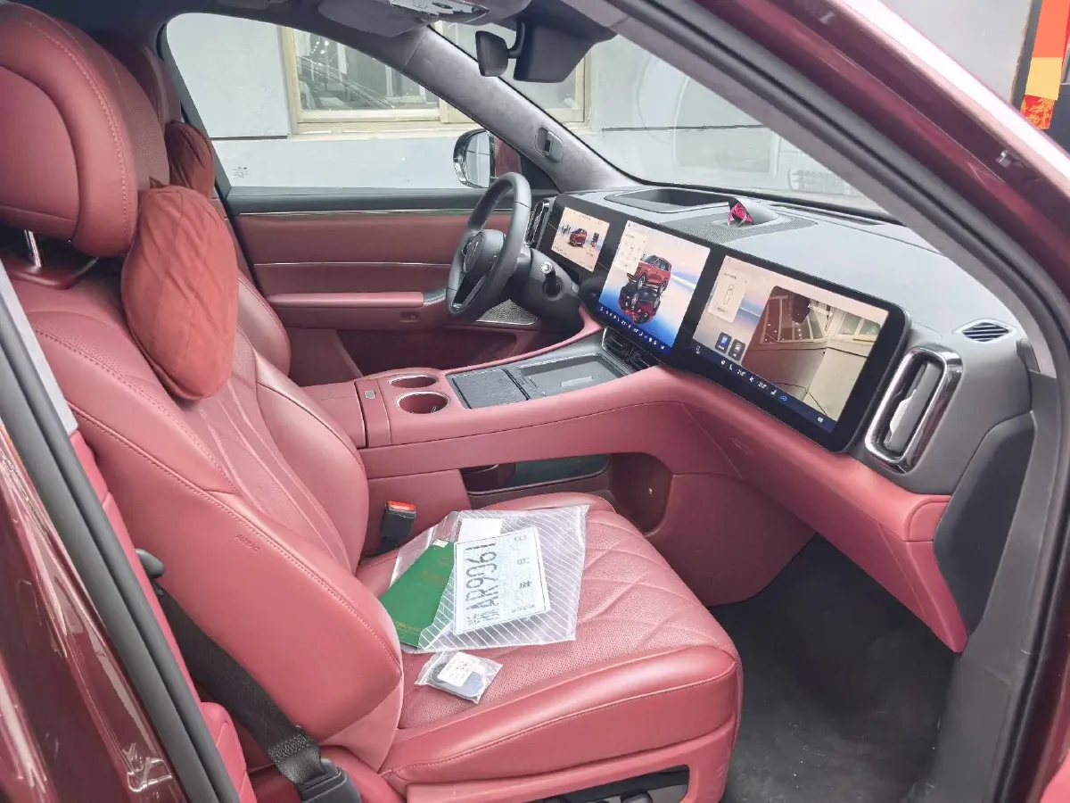 2025 AITO AITO M8 REEV 160HP REEV 53.4KWH,autocango,china used car exporter,china ev exporter,chinese used car exporter,chinese used ev exporter