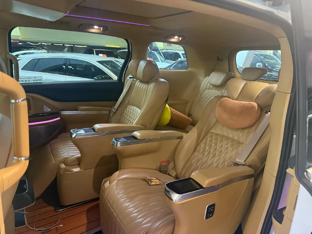 2022 Voyah Dream 1.5T 136HP L4 PHEV 25.57KWH,autocango,china used car exporter,china ev exporter,chinese used car exporter,chinese used ev exporter