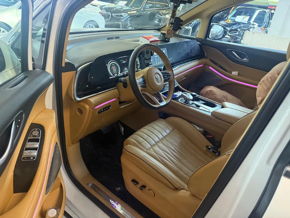 2022 Voyah Dream 1.5T 136HP L4 PHEV 25.57KWH,autocango,china used car exporter,china ev exporter,chinese used car exporter,chinese used ev exporter