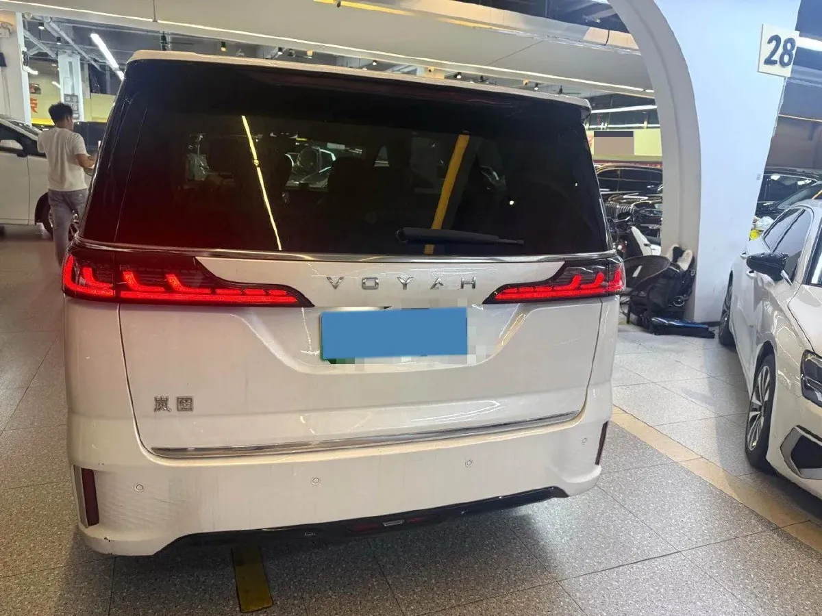 2022 Voyah Dream 1.5T 136HP L4 PHEV 25.57KWH,autocango,china used car exporter,china ev exporter,chinese used car exporter,chinese used ev exporter