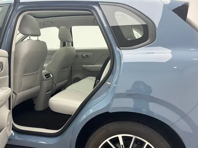 2025 Leapmotor B10 BEV 67.1KWH,autocango,china used car exporter,china ev exporter,chinese used car exporter,chinese used ev exporter