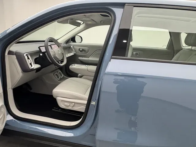 2025 Leapmotor B10 BEV 67.1KWH,autocango,china used car exporter,china ev exporter,chinese used car exporter,chinese used ev exporter