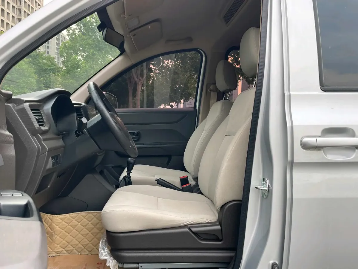2019 WuLing HongGuang V 1.5L 99HP L4 6MT,autocango,china used car exporter,china ev exporter,chinese used car exporter,chinese used ev exporter
