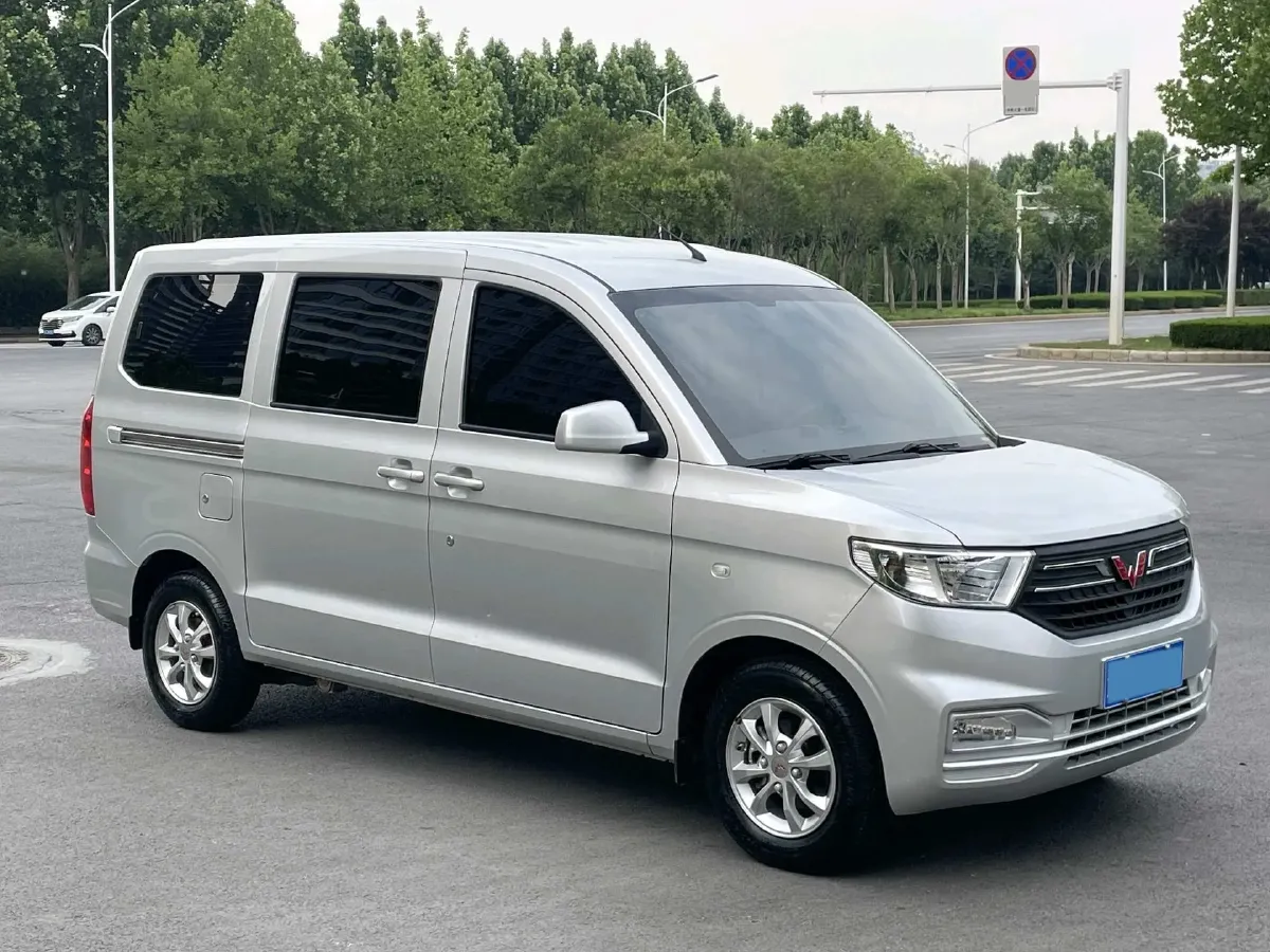 2019 WuLing HongGuang V 1.5L 99HP L4 6MT,autocango,china used car exporter,china ev exporter,chinese used car exporter,chinese used ev exporter