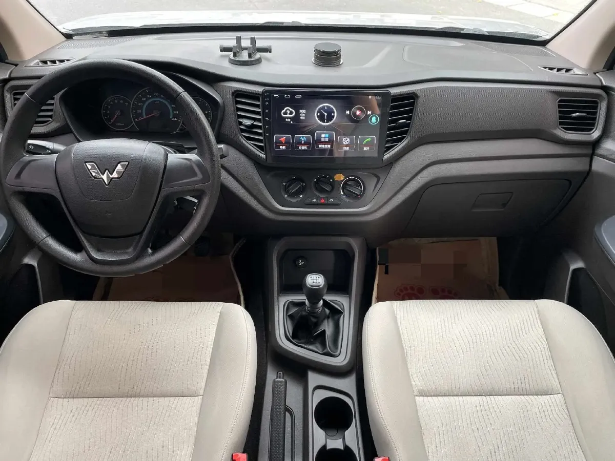 2019 WuLing HongGuang V 1.5L 99HP L4 6MT,autocango,china used car exporter,china ev exporter,chinese used car exporter,chinese used ev exporter