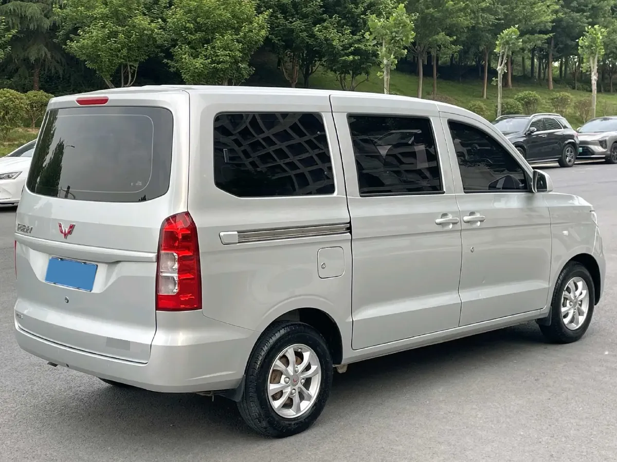 2019 WuLing HongGuang V 1.5L 99HP L4 6MT,autocango,china used car exporter,china ev exporter,chinese used car exporter,chinese used ev exporter