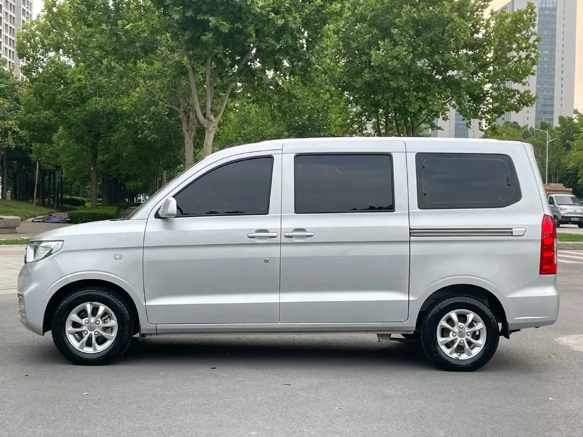 2019 WuLing HongGuang V 1.5L 99HP L4 6MT,autocango,china used car exporter,china ev exporter,chinese used car exporter,chinese used ev exporter
