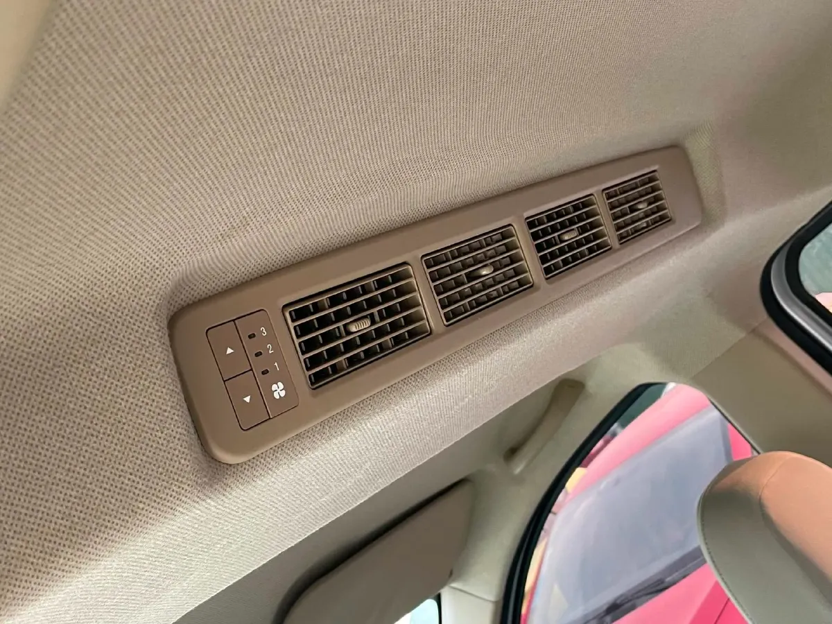 2019 WuLing HongGuang V 1.5L 99HP L4 6MT,autocango,china used car exporter,china ev exporter,chinese used car exporter,chinese used ev exporter