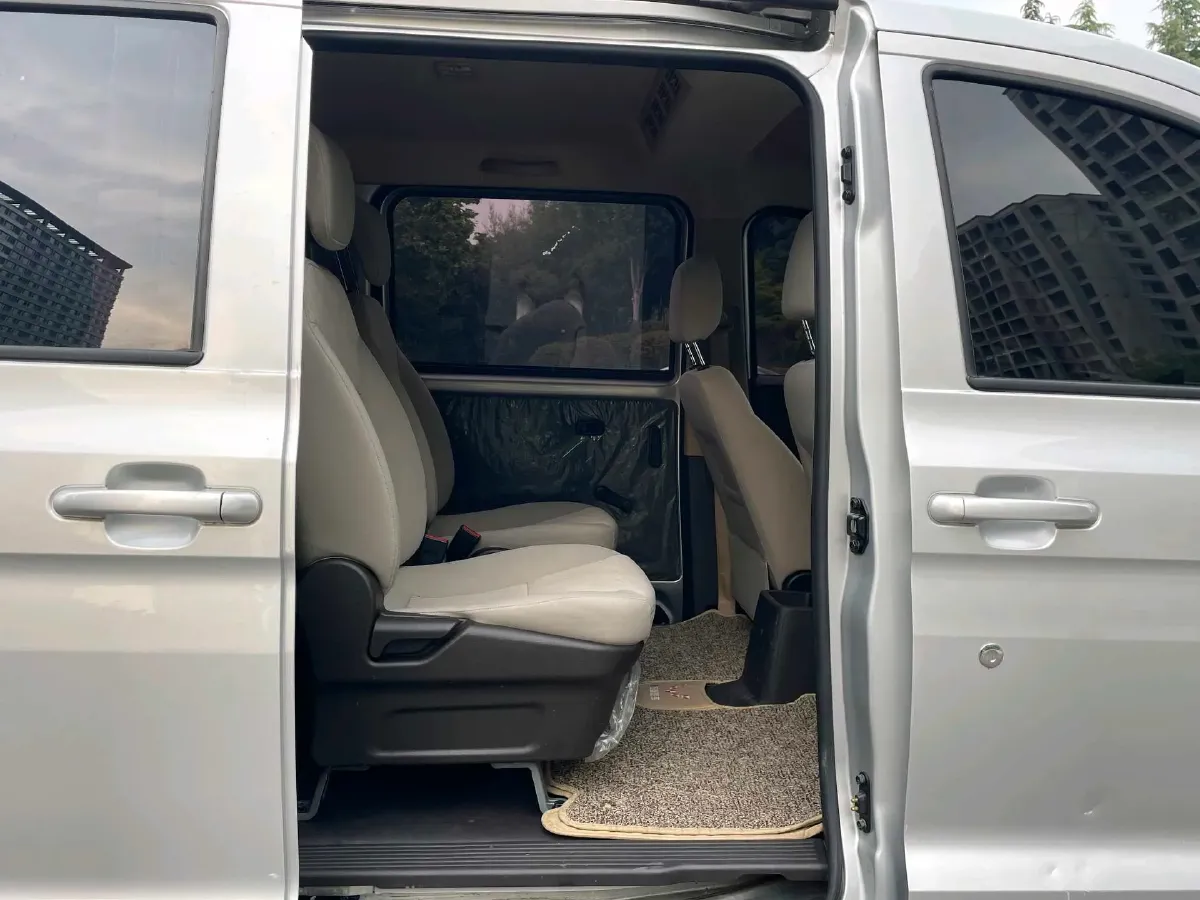 2019 WuLing HongGuang V 1.5L 99HP L4 6MT,autocango,china used car exporter,china ev exporter,chinese used car exporter,chinese used ev exporter
