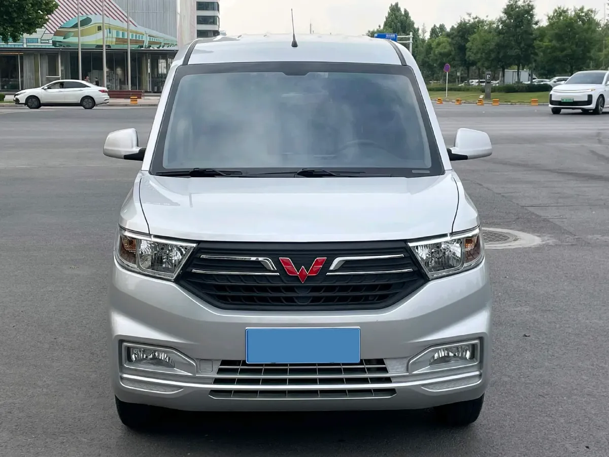 2019 WuLing HongGuang V 1.5L 99HP L4 6MT,autocango,china used car exporter,china ev exporter,chinese used car exporter,chinese used ev exporter