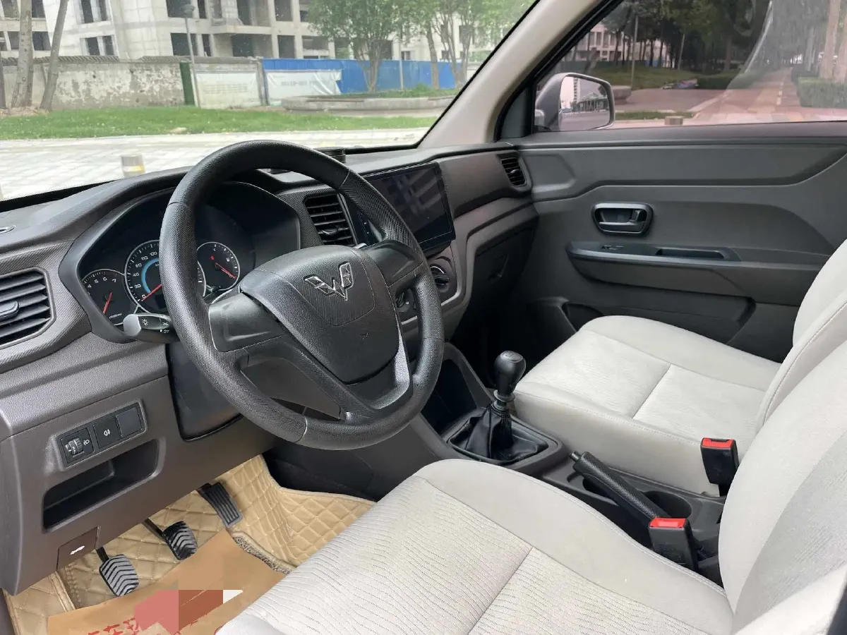 2019 WuLing HongGuang V 1.5L 99HP L4 6MT,autocango,china used car exporter,china ev exporter,chinese used car exporter,chinese used ev exporter