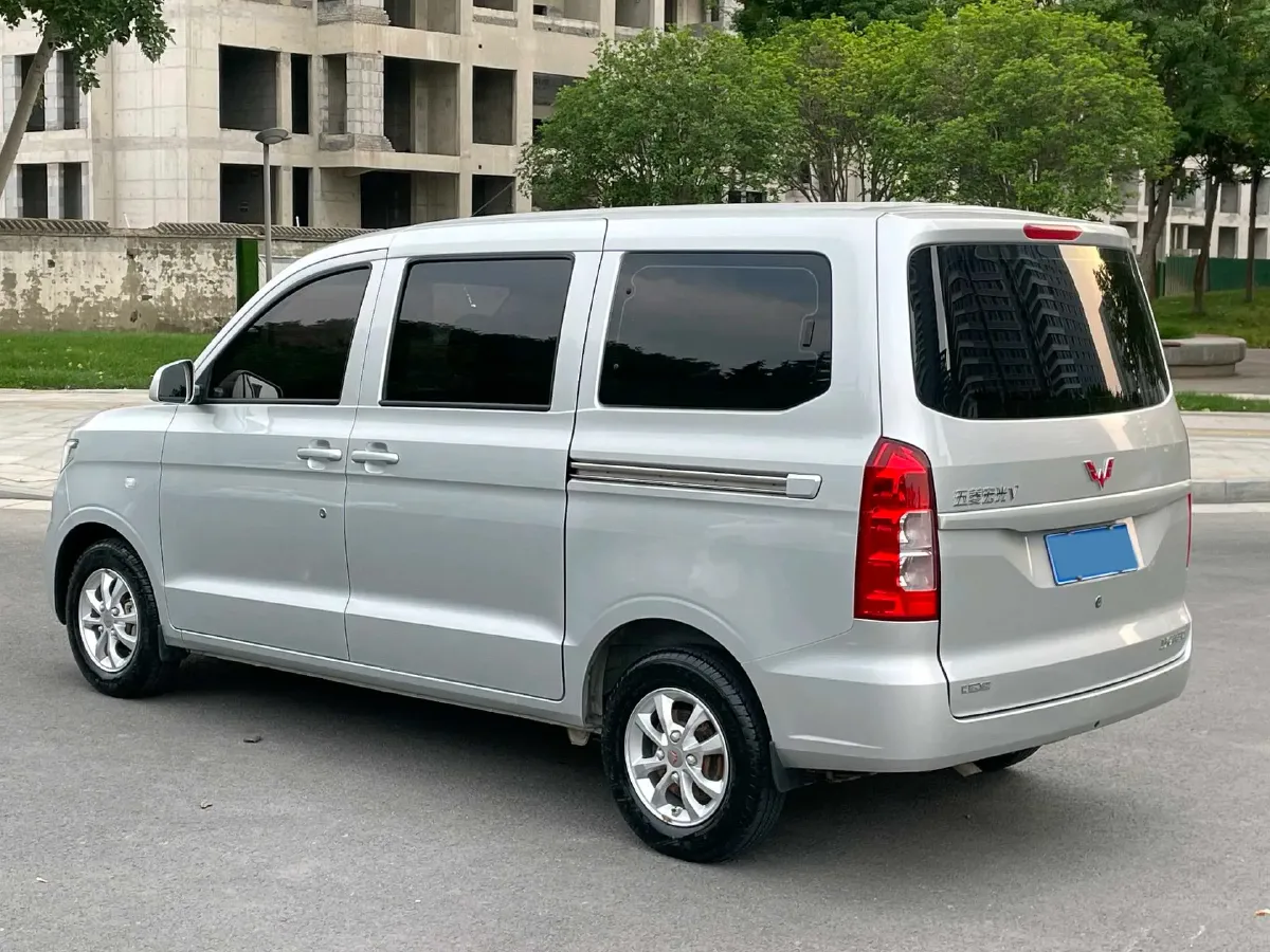 2019 WuLing HongGuang V 1.5L 99HP L4 6MT,autocango,china used car exporter,china ev exporter,chinese used car exporter,chinese used ev exporter