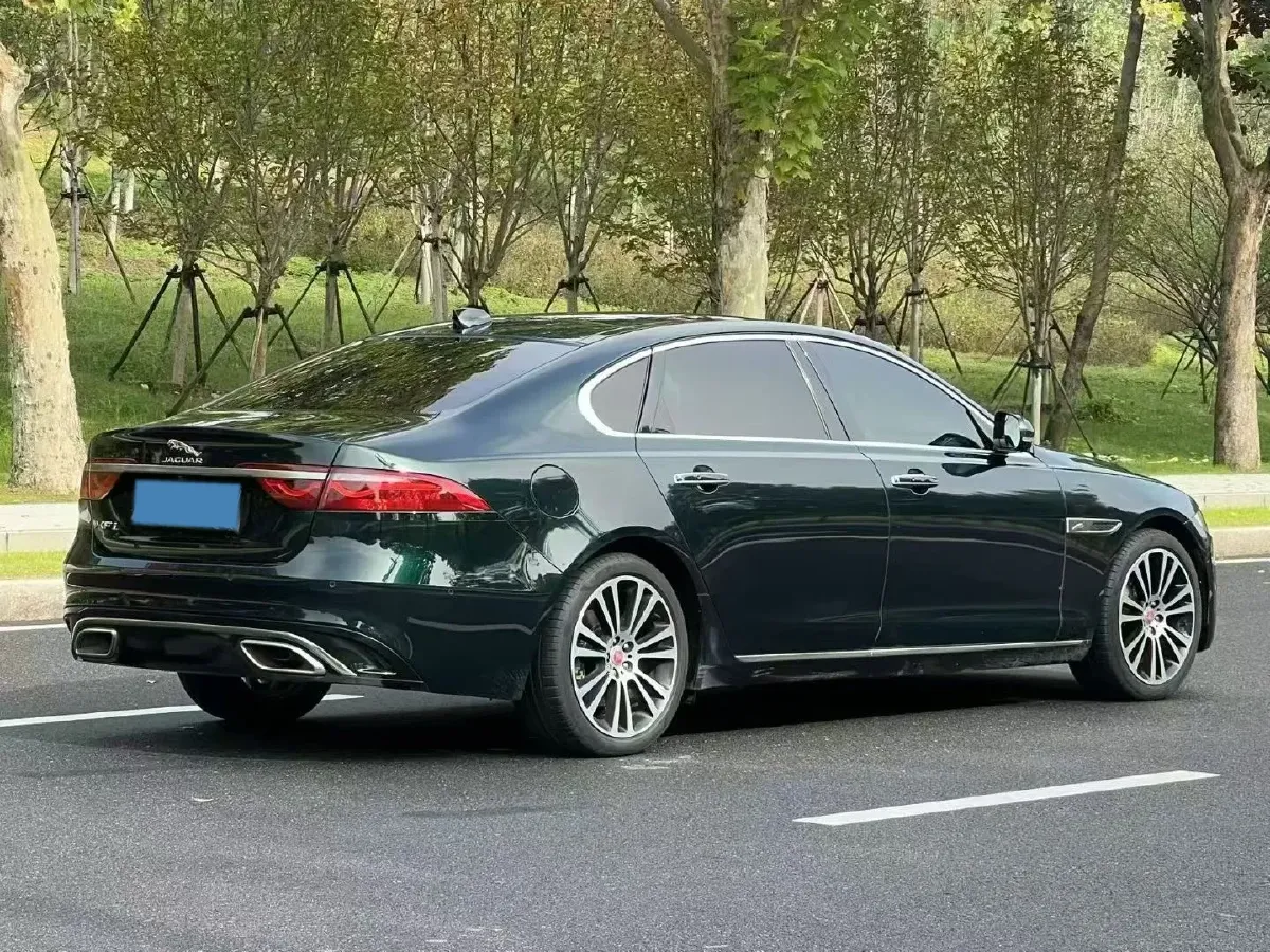 2021 Jaguar XFL 2.0T 250HP L4 8AT,autocango,china used car exporter,china ev exporter,chinese used car exporter,chinese used ev exporter