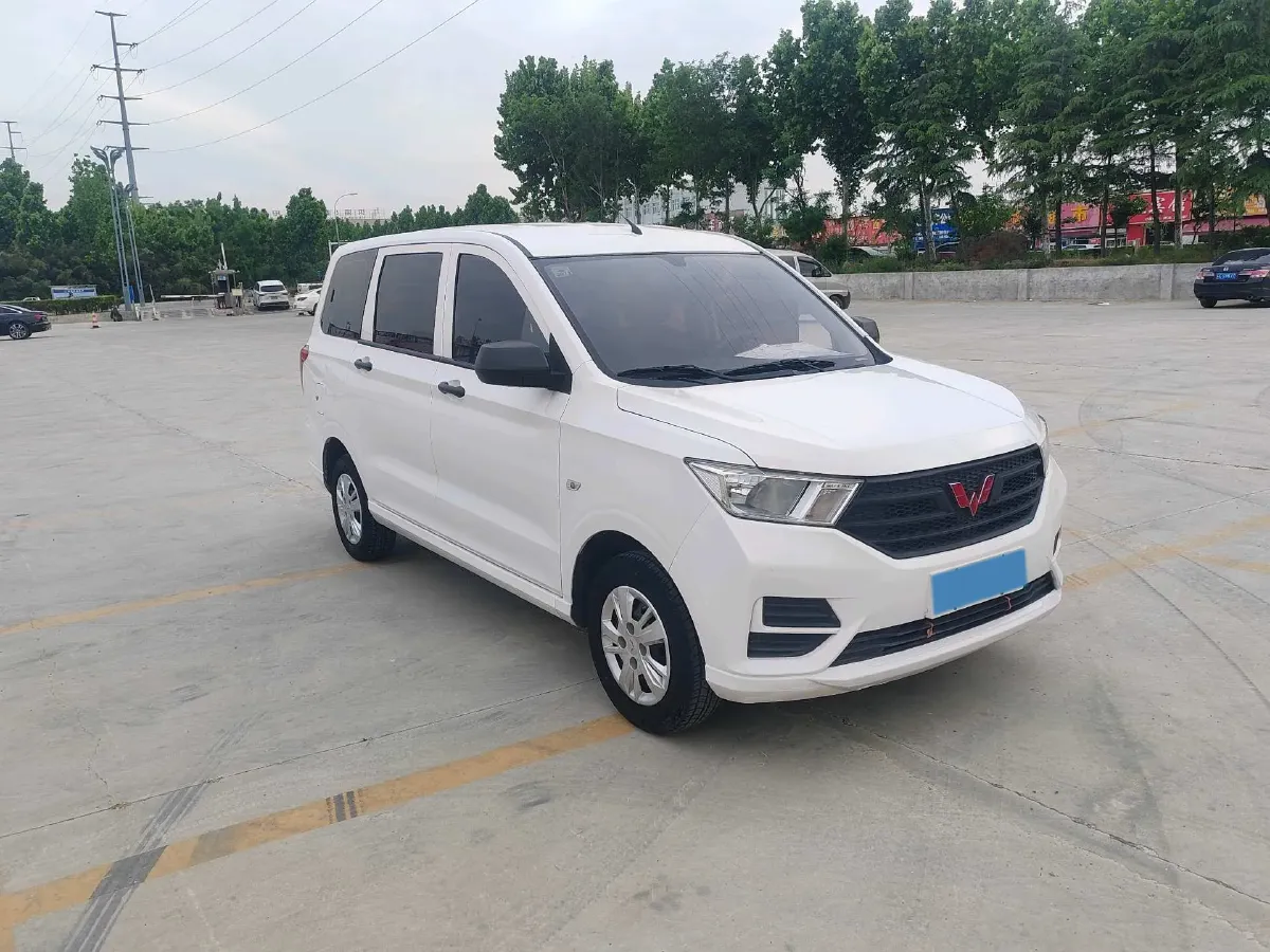 2019 WuLing HongGuang 1.5L 99HP L4 6MT,autocango,china used car exporter,china ev exporter,chinese used car exporter,chinese used ev exporter