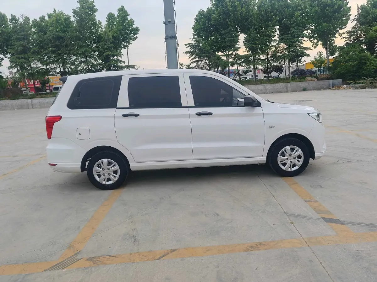 2019 WuLing HongGuang 1.5L 99HP L4 6MT,autocango,china used car exporter,china ev exporter,chinese used car exporter,chinese used ev exporter