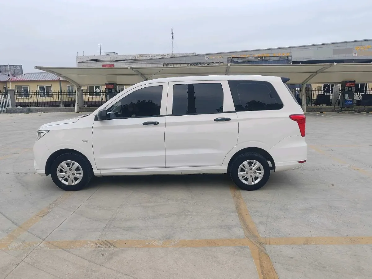 2019 WuLing HongGuang 1.5L 99HP L4 6MT,autocango,china used car exporter,china ev exporter,chinese used car exporter,chinese used ev exporter