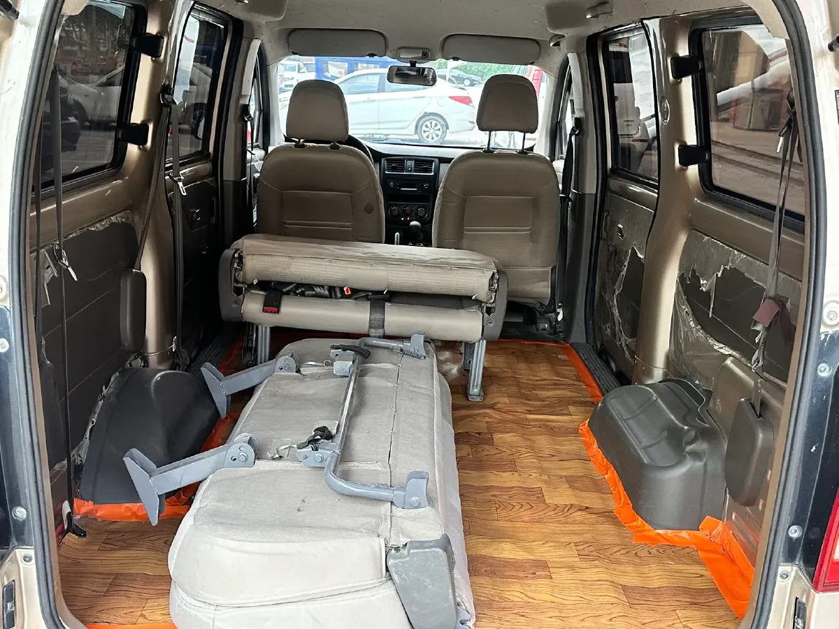 2016 WuLing RongGuang V 1.5L 112HP L4 5MT,autocango,china used car exporter,china ev exporter,chinese used car exporter,chinese used ev exporter