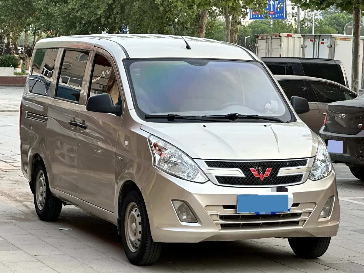 2016 WuLing RongGuang V 1.5L 112HP L4 5MT,autocango,china used car exporter,china ev exporter,chinese used car exporter,chinese used ev exporter