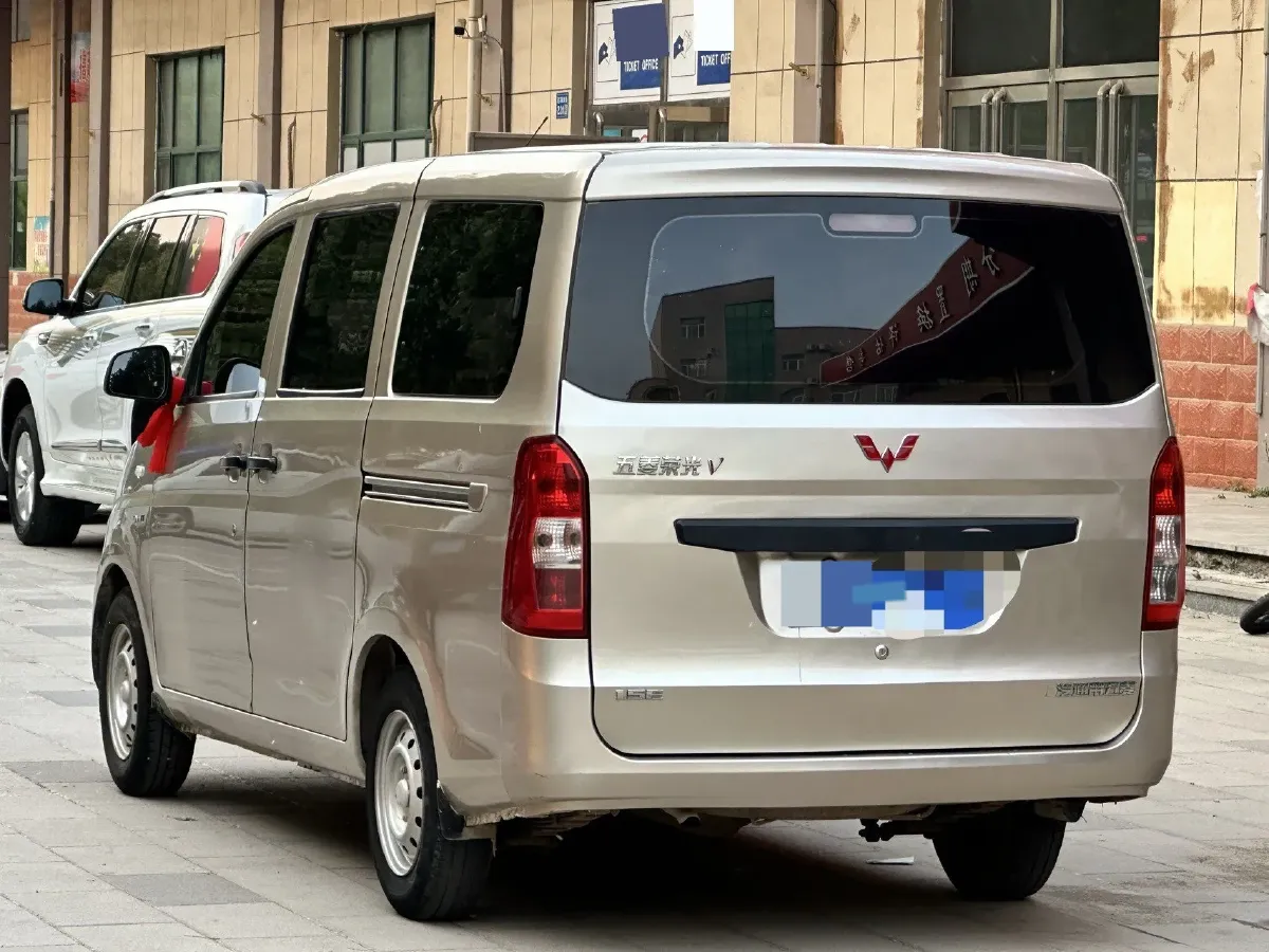 2016 WuLing RongGuang V 1.5L 112HP L4 5MT,autocango,china used car exporter,china ev exporter,chinese used car exporter,chinese used ev exporter