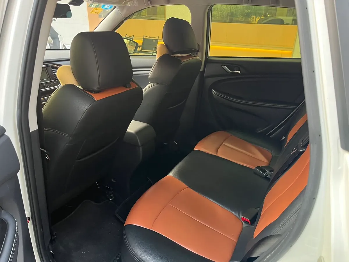 2017 Landwind X2 1.6L 125HP L4 4AT,autocango,china used car exporter,china ev exporter,chinese used car exporter,chinese used ev exporter