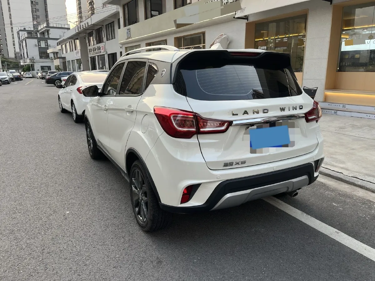 2017 Landwind X2 1.6L 125HP L4 4AT,autocango,china used car exporter,china ev exporter,chinese used car exporter,chinese used ev exporter