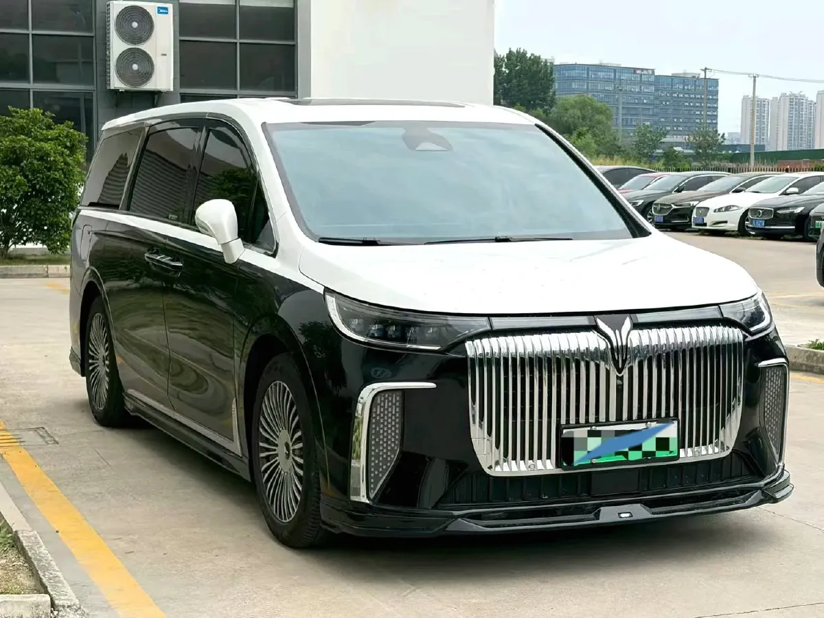 2025 Voyah Dream 1.5T 150HP L4 PHEV 41.7KWH,autocango,china used car exporter,china ev exporter,chinese used car exporter,chinese used ev exporter
