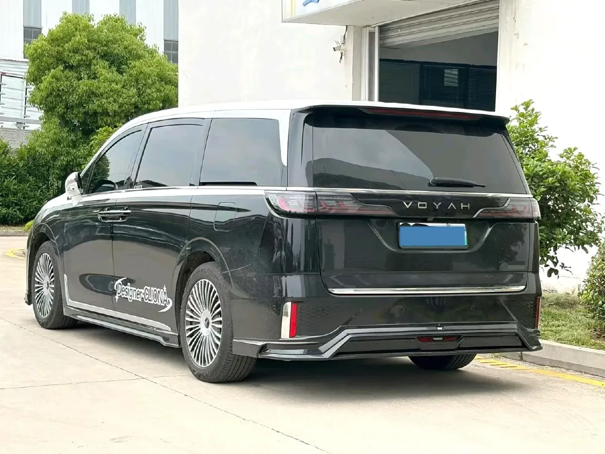 2025 Voyah Dream 1.5T 150HP L4 PHEV 41.7KWH,autocango,china used car exporter,china ev exporter,chinese used car exporter,chinese used ev exporter