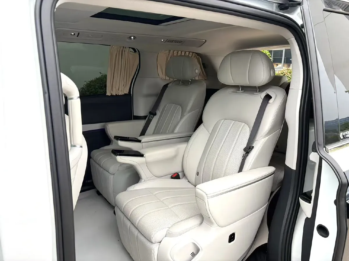 2025 Voyah Dream 1.5T 150HP L4 PHEV 41.7KWH,autocango,china used car exporter,china ev exporter,chinese used car exporter,chinese used ev exporter