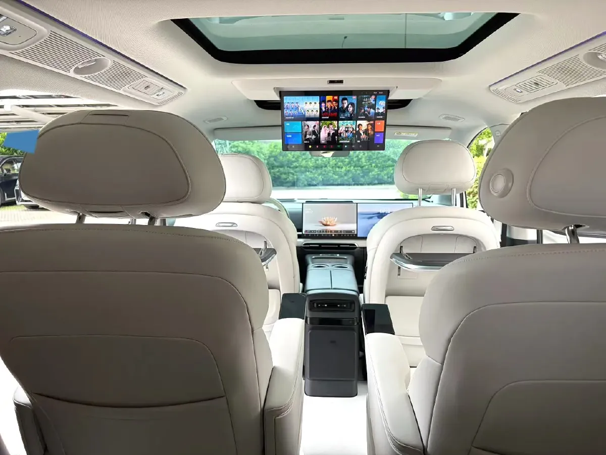 2025 Voyah Dream 1.5T 150HP L4 PHEV 41.7KWH,autocango,china used car exporter,china ev exporter,chinese used car exporter,chinese used ev exporter