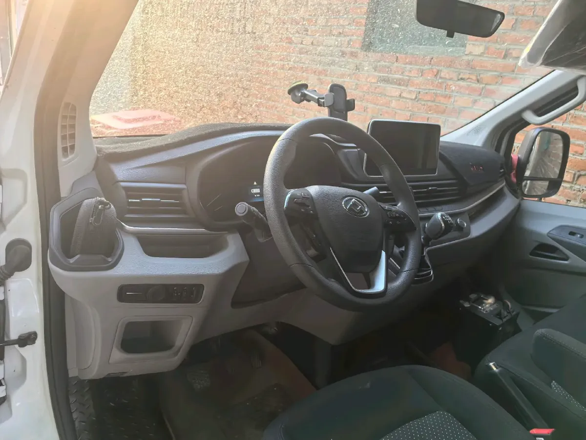 2022 JMC YuHu 9 2.0T 220HP L4 6MT,autocango,china used car exporter,china ev exporter,chinese used car exporter,chinese used ev exporter