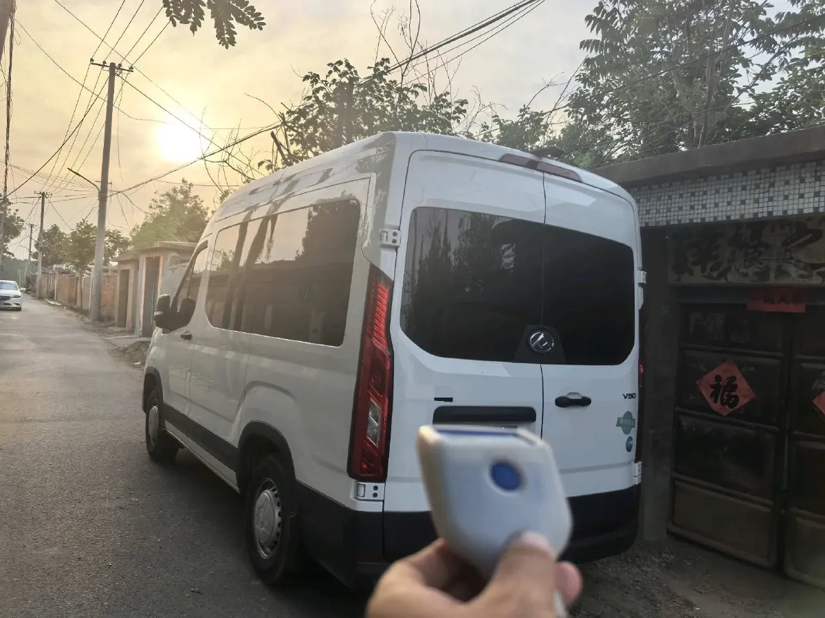 2022 JMC YuHu 9 2.0T 220HP L4 6MT,autocango,china used car exporter,china ev exporter,chinese used car exporter,chinese used ev exporter