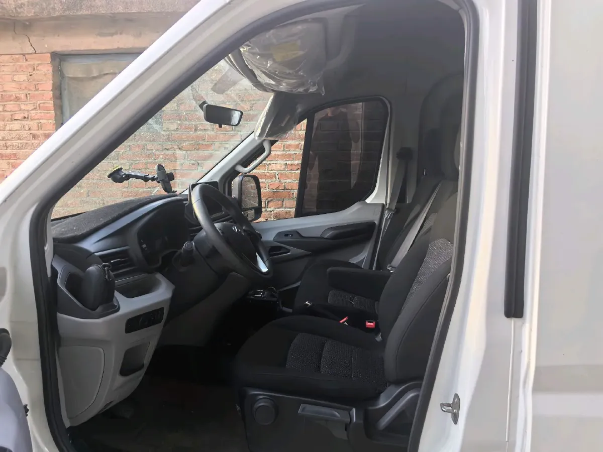 2022 JMC YuHu 9 2.0T 220HP L4 6MT,autocango,china used car exporter,china ev exporter,chinese used car exporter,chinese used ev exporter