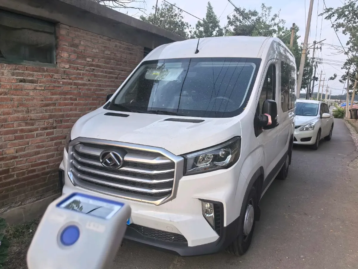 2022 JMC YuHu 9 2.0T 220HP L4 6MT,autocango,china used car exporter,china ev exporter,chinese used car exporter,chinese used ev exporter