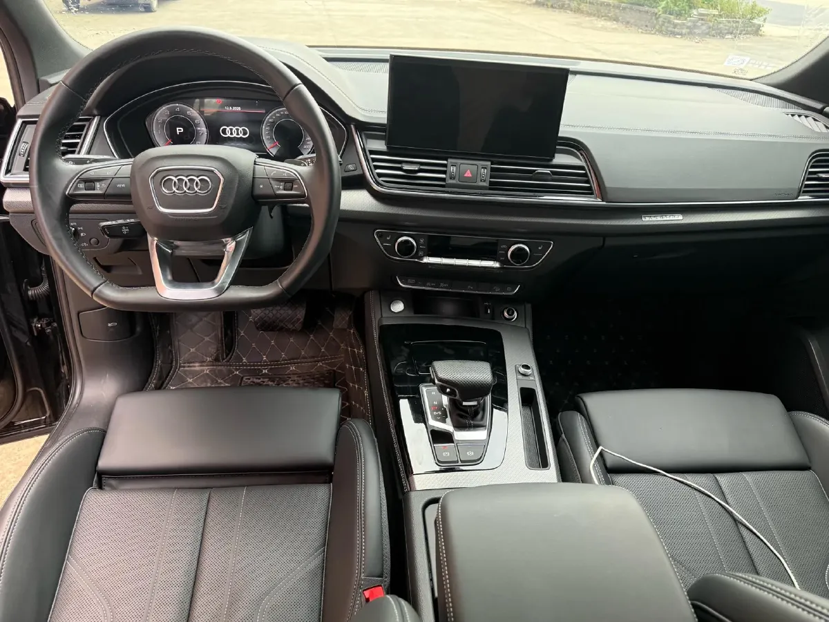 2026 Audi Q5L 2.0T 190HP L4 7DCT,autocango,china used car exporter,china ev exporter,chinese used car exporter,chinese used ev exporter
