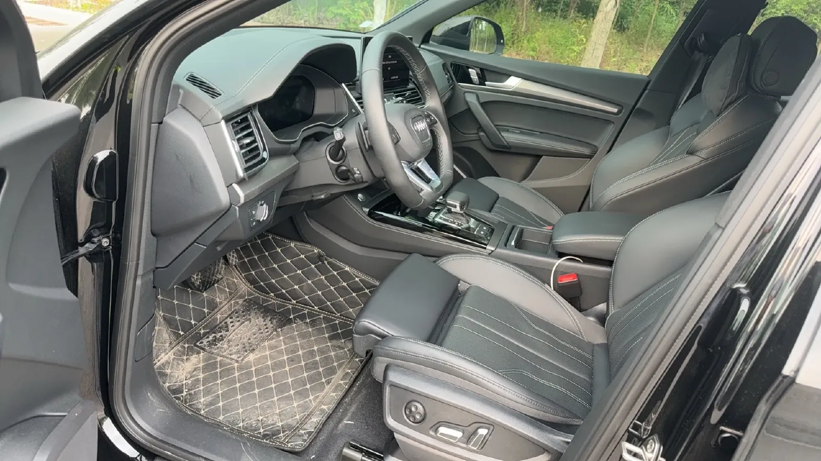 2026 Audi Q5L 2.0T 190HP L4 7DCT,autocango,china used car exporter,china ev exporter,chinese used car exporter,chinese used ev exporter