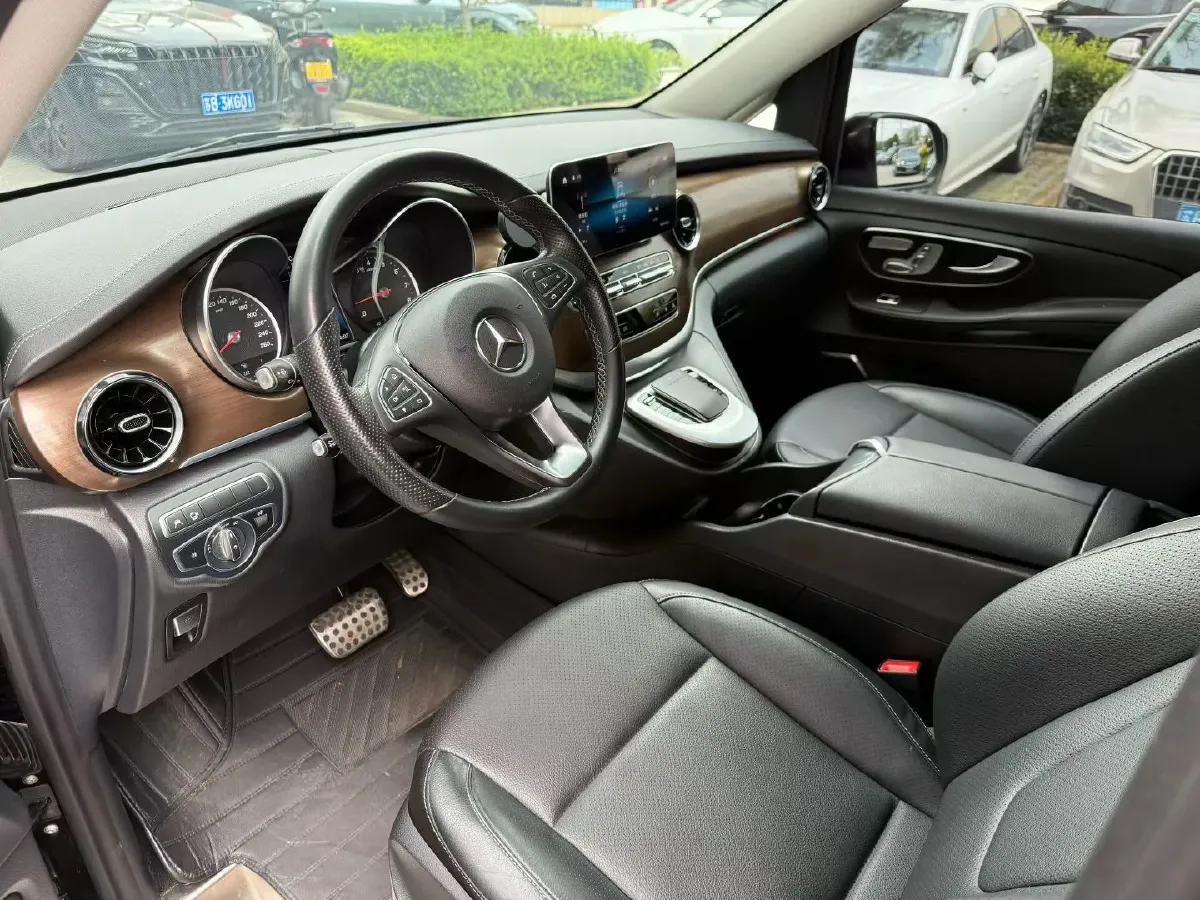 2021 Mercedes-Benz V Class 2.0T 211HP L4 9AT,autocango,china used car exporter,china ev exporter,chinese used car exporter,chinese used ev exporter