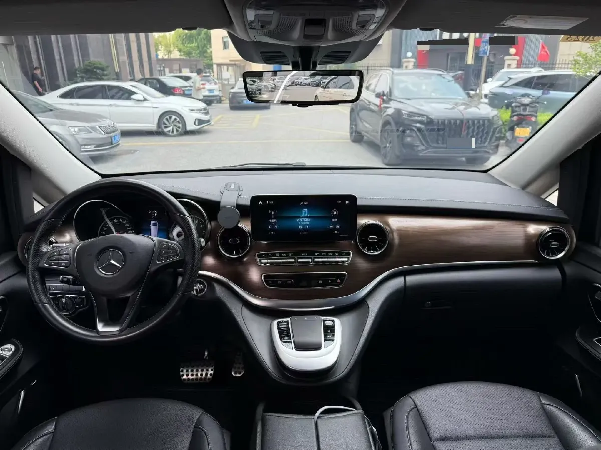 2021 Mercedes-Benz V Class 2.0T 211HP L4 9AT,autocango,china used car exporter,china ev exporter,chinese used car exporter,chinese used ev exporter