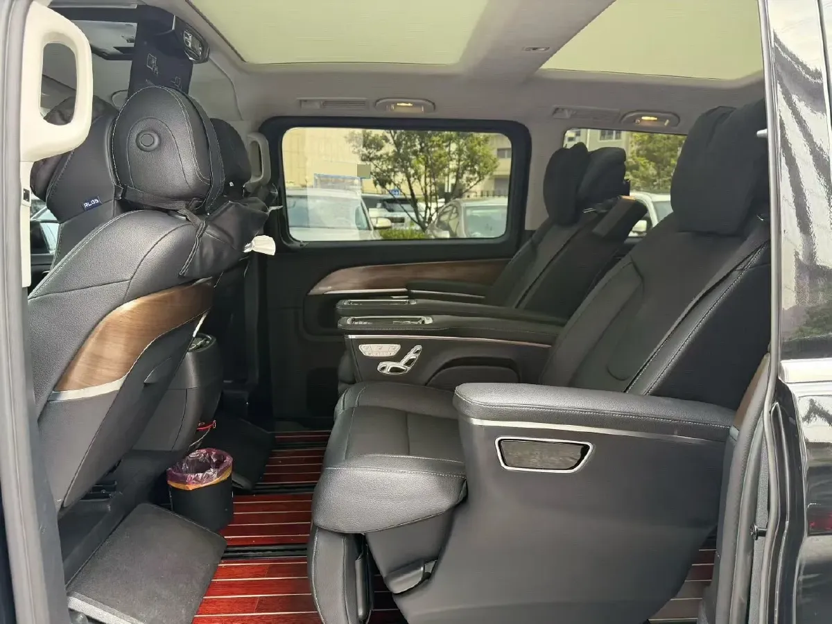 2021 Mercedes-Benz V Class 2.0T 211HP L4 9AT,autocango,china used car exporter,china ev exporter,chinese used car exporter,chinese used ev exporter