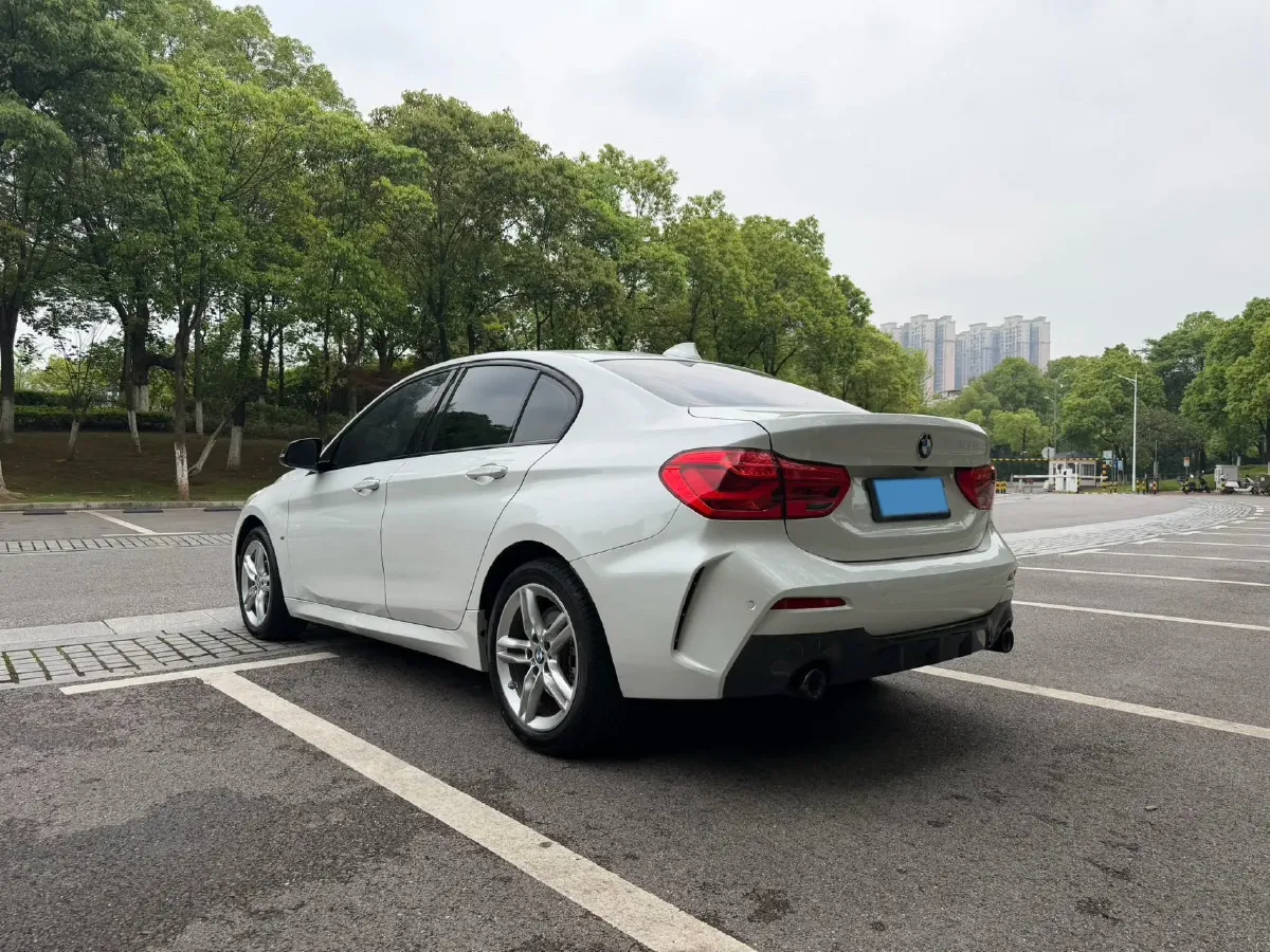 2022 BMW 1 Series 1.5T 140HP L3 7DCT,autocango,china used car exporter,china ev exporter,chinese used car exporter,chinese used ev exporter